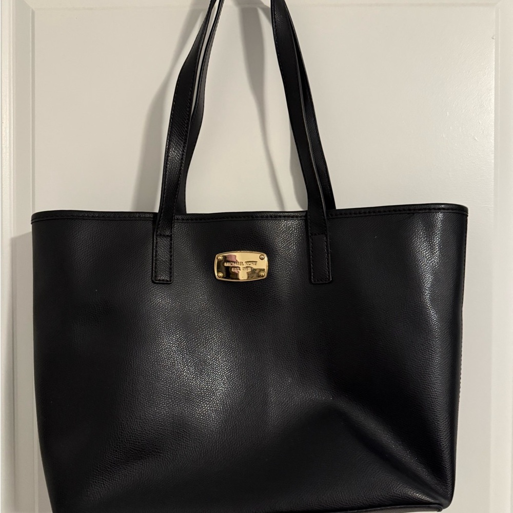 Michael Kors Elegant Black Leather Tote Bag